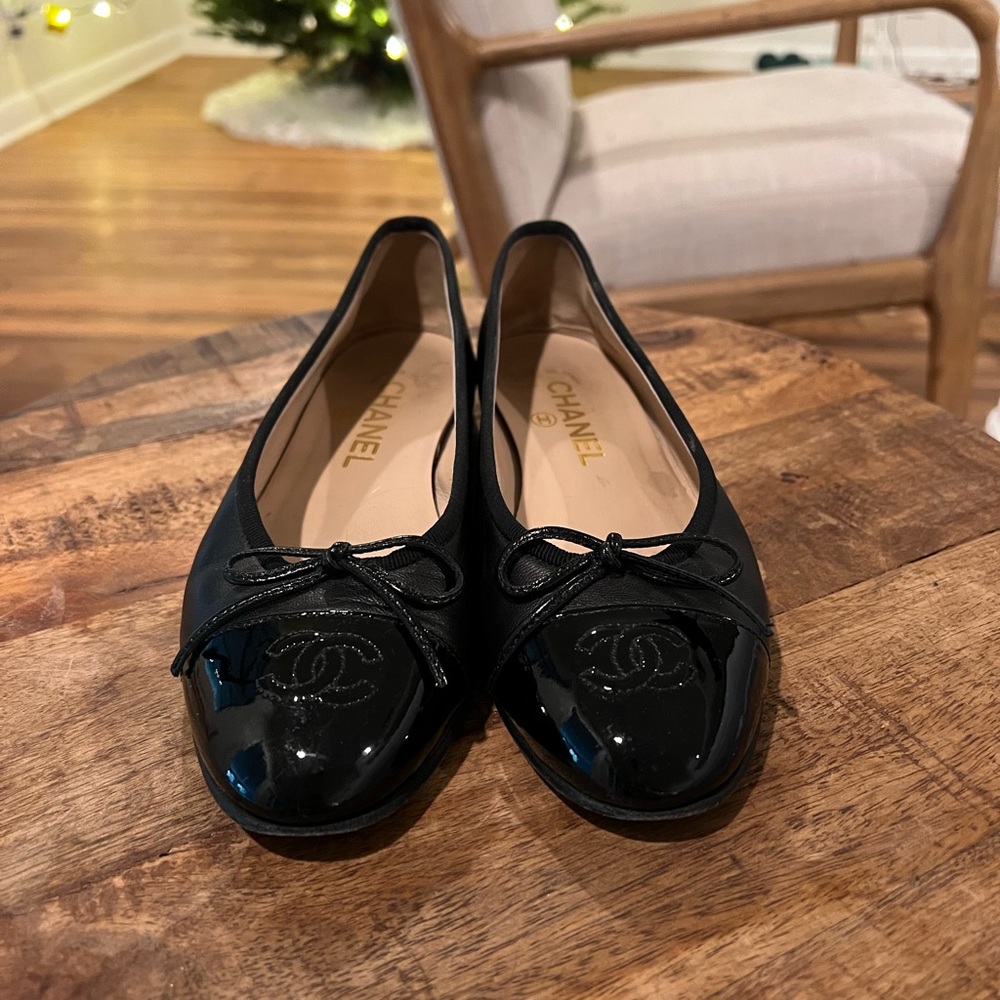 Chanel black patent toe ballet flat, size 37